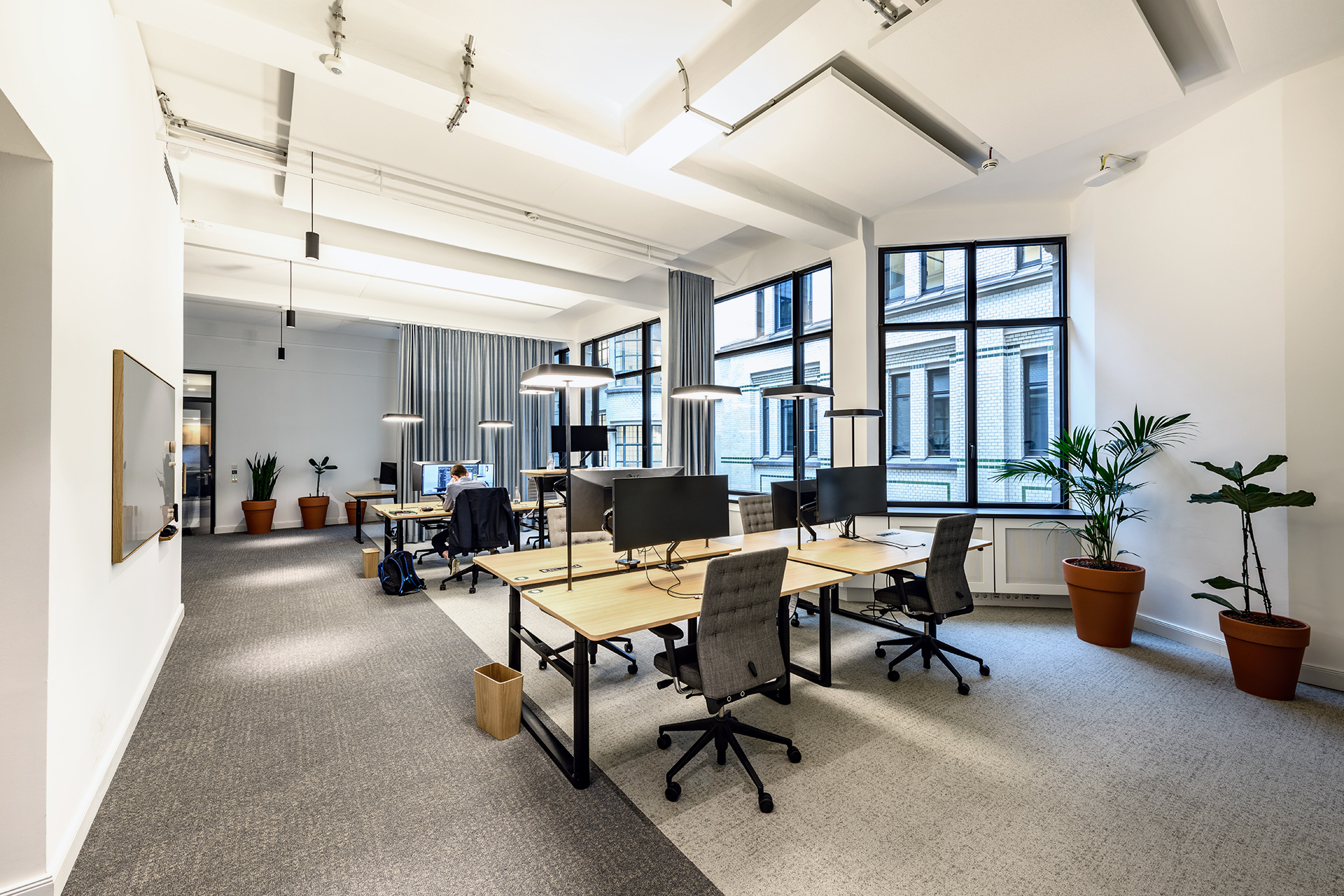 Offenes BCG-Büro in Hamburg, in dem Mitarbeitende in einem kommunikativen Umfeld zusammenarbeiten können